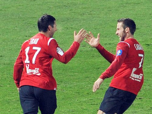 "Lille" kļūst par līderi, Lionas "Olympique" atspēlējas un uzvar