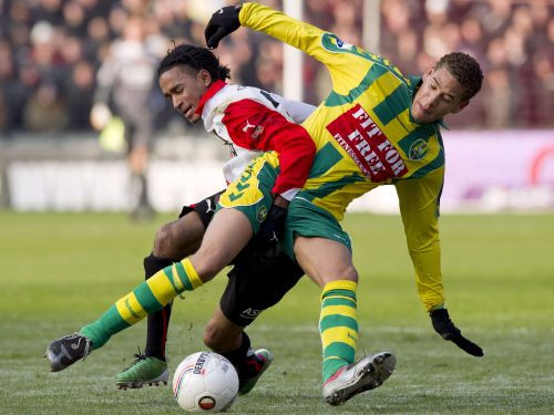 ''Feyenoord'' un ''Ajax'' ar grūtībām beidzot tiek pie uzvarām
