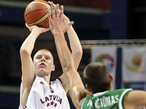 Jēkabsone, Bertāns, Niedola - FIBA balvu kandidāti