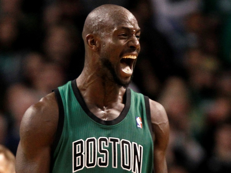 Gārneta alley-oop atnes uzvaru "Celtics", uzvaru sēriju turpina arī "Mavericks"