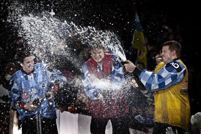 "Red Bull Crashed Ice" atkal uzvar Pihlainens, Tripānam 49. vieta