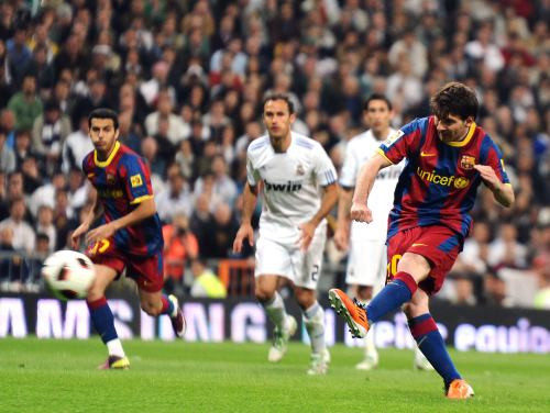 Madridē aizraujošs neizšķirts, "Barcelona" sper platu soli pretim titulam