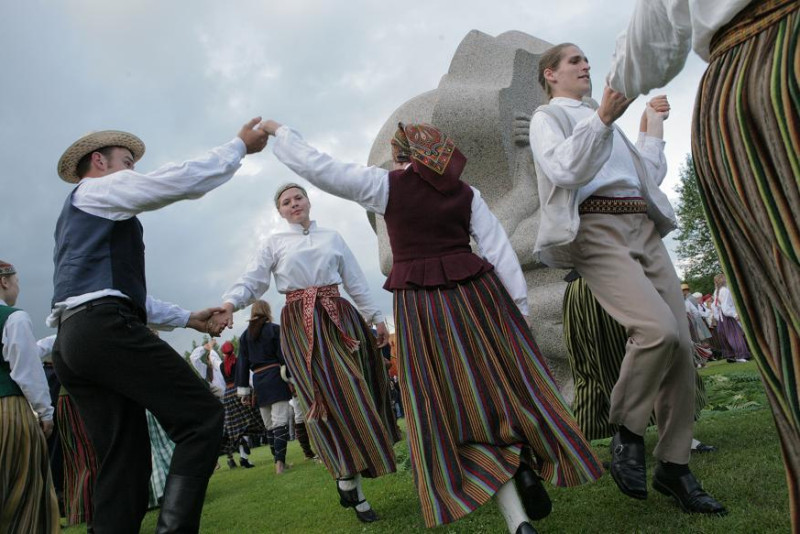 Folkloras svētki ”Deju raksti Dainu kalnā” Turaidā