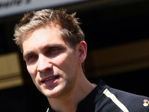 Krievu F1 cerība Petrovs šķiras no savas menedžeres