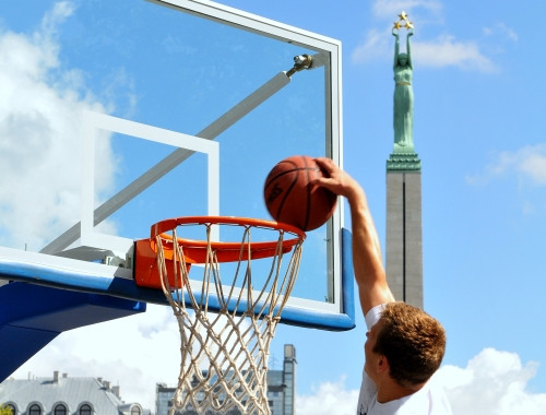 Pirmais Latvijas čempionāts 3x3 basketbolā notiks pie Brīvības pieminekļa