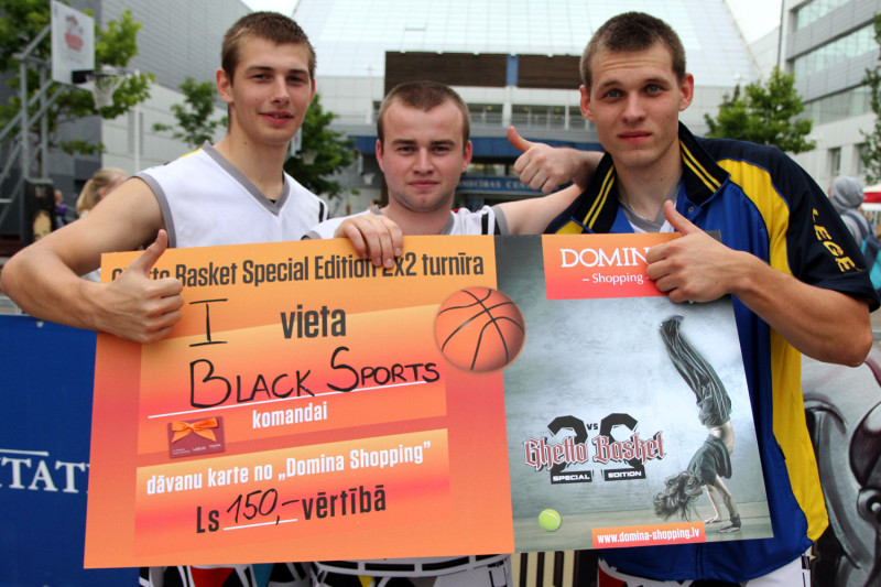 "Black Sports" labākie īpašajā "Ghetto Basket" divi pret divi turnīrā pie "Dominas"