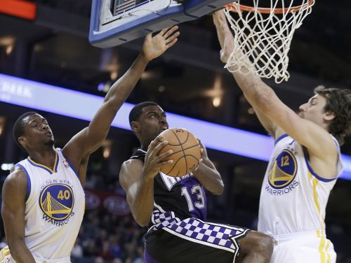 "Warriors" sīvā spēles galotnē uzvar "Kings", Kobe sagādā pārsteigumu Ņūorleānā