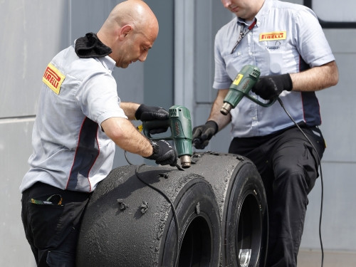 "Pirelli" gatavojas F1 riepas padarīt izturīgākas, "Lotus" un "Ferrari" protestēs