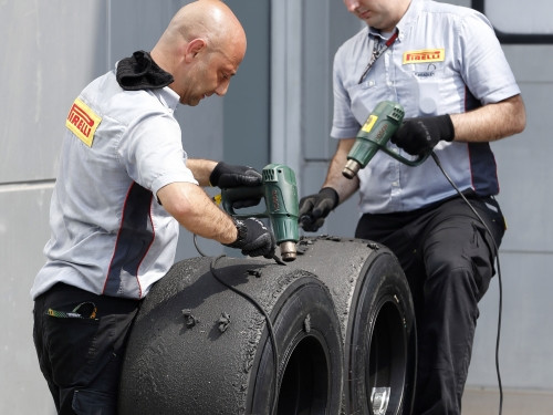 "Pirelli" kompānija apvainojusies uz "Red Bull" F1 komandu