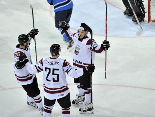 Latvija atvadās no čempionāta, atņemot punktu somiem