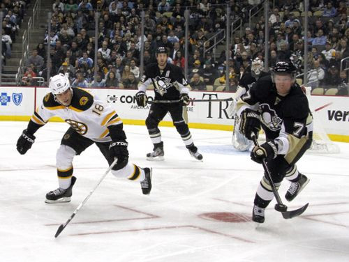 NHL: "Bruins" sīkstā aizsardzība pret "Penguins" plašajiem uzbrukumiem