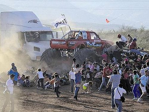 Negadījumā "Monster Truck" šovā astoņi bojāgājušie, 79 ievainoti