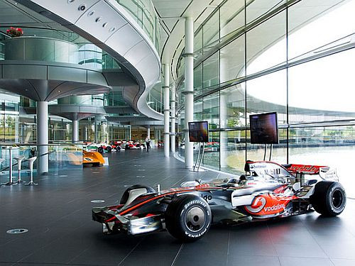 "McLaren" piedāvā "Street View" ekskursiju savā ražotnē