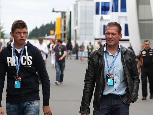17 gadus vecais F1 debitants Verstapens kritiķos neklausās