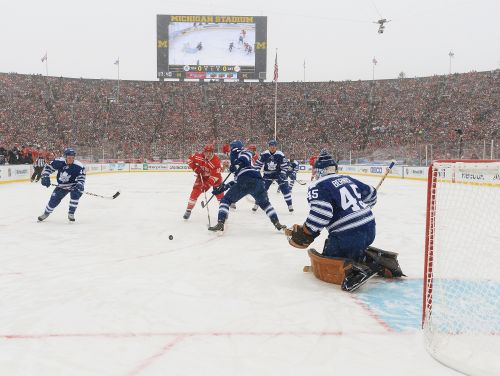 Ziemas klasikā 105 tūkstošu klātbūtnē bullīšos uzvar "Maple Leafs"