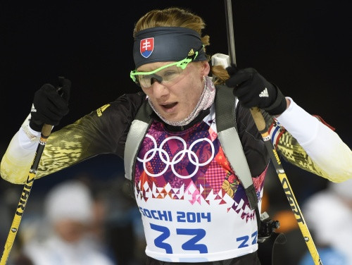 Biatlona iedzīšana: Kuzmina cīņā par trešo olimpisko zeltu