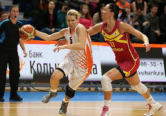 Jēkabsone pievienojas divkārtējām WNBA čempionēm "Mercury"