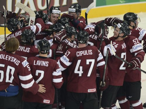 Latvijas hokejisti pirmoreiz vēsturē čempionātu sāk ar uzvaru