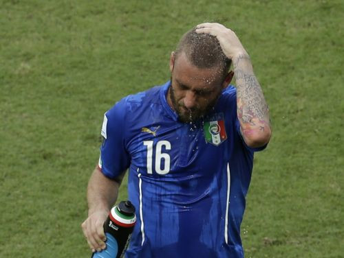 De Rosi traumas dēļ nespēlēs Itālijas izšķirošajā mačā pret Urugvaju