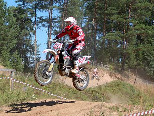 Latvijas motosportistiem vairākas uzvaras Baltijas enduro čempionātā