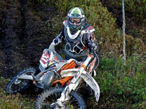 Kuplā sportistu pulkā noslēdzas Enduro sezona Vangažos