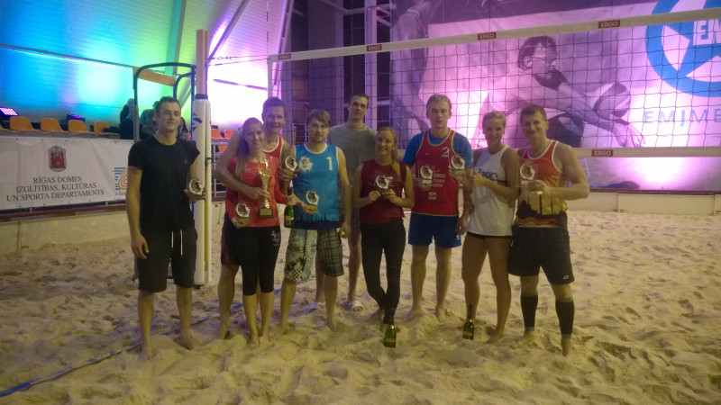 Ar aizraujošām cīņām noslēdzies "Staro Rīga" nakts turnīrs pludmales volejbolā