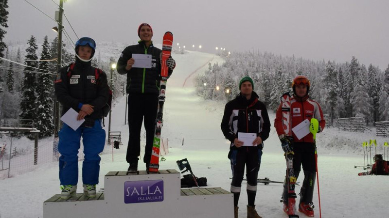 Miks Zvejnieks turpina ģimenes uzvaru sēriju FIS slalomā