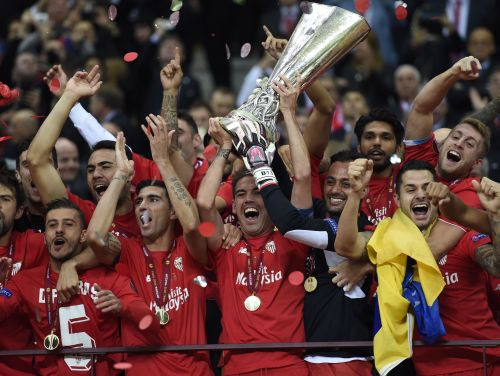 "Sevilla" vēlreiz triumfē Eiropas līgā, Čempionu līgā pieci Spānijas klubi