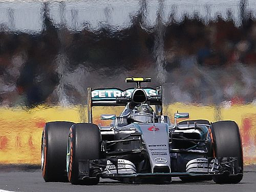 Rosbergs ātrākais arī otrajā treniņā, "Mercedes" saņem brīdinājumu