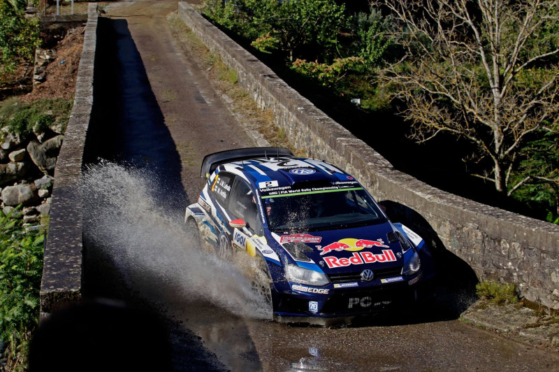 Plūdu skartajā Korsikas WRC rallijā vadību pārņem Latvala