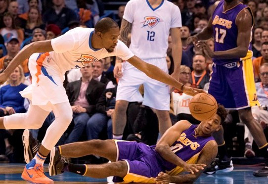 "Thunder" grauj "Lakers" ar +40, "Wizards" nosargā uzvaru pret "Hornets"