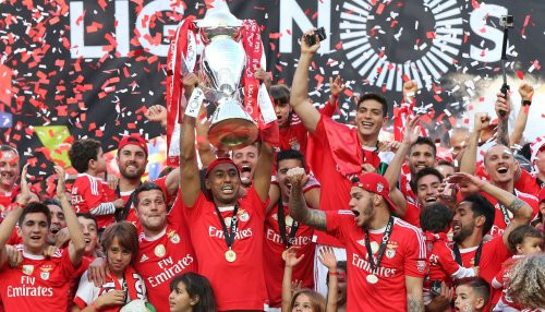 "Benfica", "Besiktas" un "Legia" triumfē vietējos čempionātos