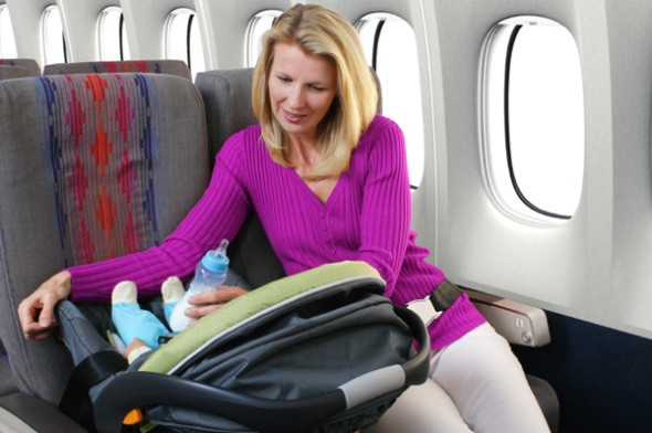 Vērtīgi padomi, lidojot grūtniecības laikā un kopā ar jaundzimušajiem