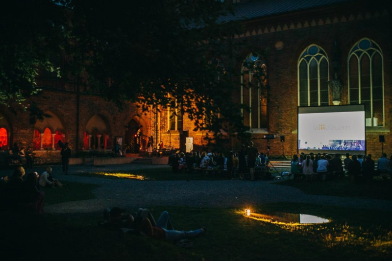 Jūlijā Rīgas Doma dārzā notiks bezmaksas brīvdabas filmu seansi  “Kino par kino”