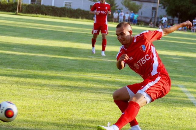 Izlases futbolists Zjuzins turpinās spēlēt Krievijas Nacionālajā līgā