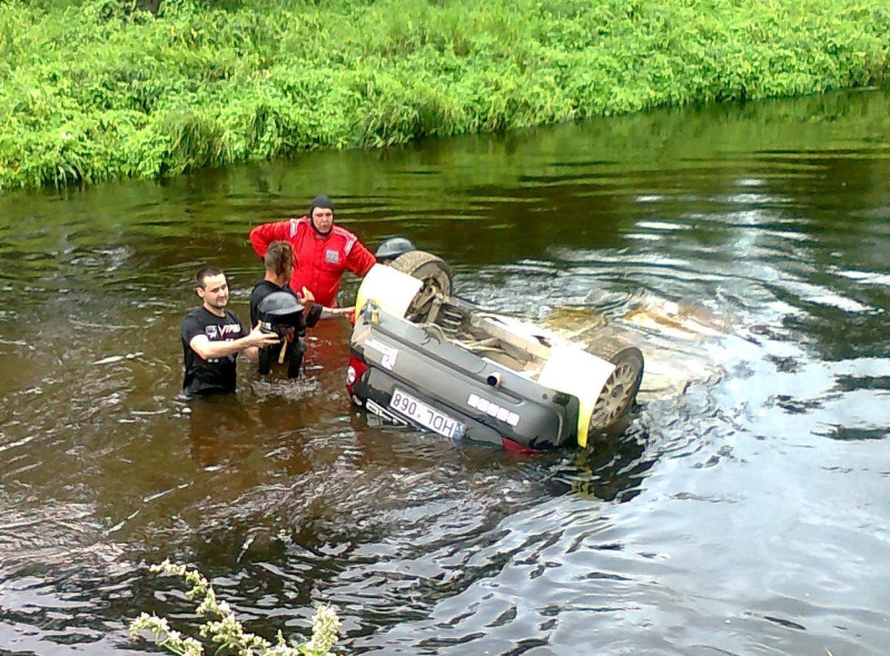 Lietuviešu rallija ekipāža pasakās latviešiem, kuri izglāba sportistiem dzīvības