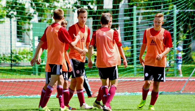U-16 izlase sagrauj Maskavas kluba futbolistus