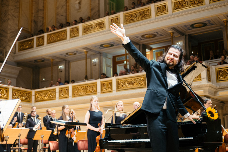 Pianisti brāļi Osokini un Latvijas Mūzikas akadēmijas orķestris ar stāvovācijām tiek uzņemti Berlīnē (+VIDEO)