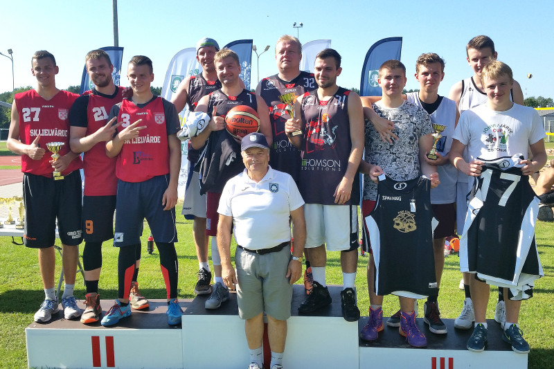 Ādažu sporta dienas 3x3 basketbolā labākie "Varenie runči"