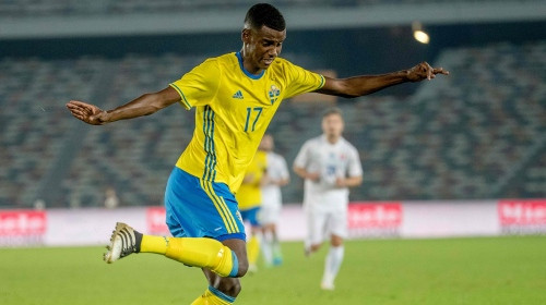 Zviedrijas talants Īsaks atraida "Real" un pievienojas Dortmundes "Borussia"