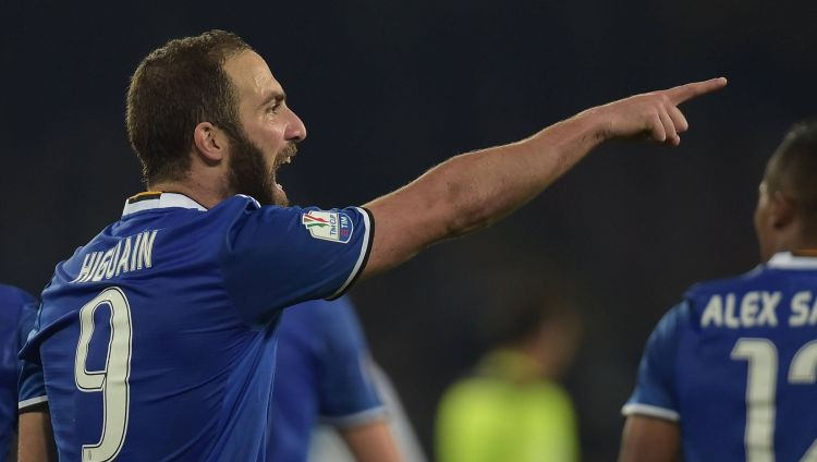 Igvains ar diviem vārtiem satriec "Napoli" izredzes, "Juventus" iekļūst finālā