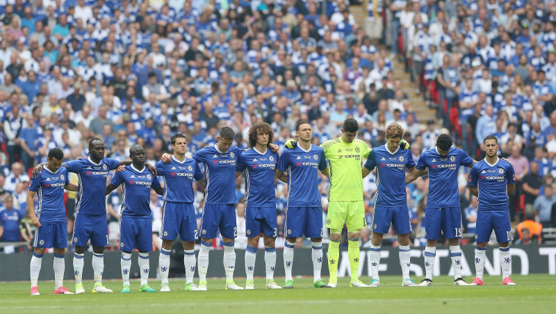 "Chelsea" misēklis: futbolisti aizmirst par piemiņas apsējiem