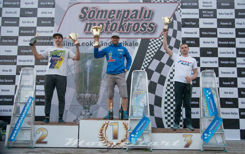 Macuks un Ivanovs Somerpalu motokrosā aiz pjedestāla, Kozlovskim uzvara