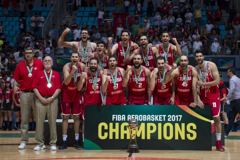 Tunisijas basketbola izlase 15 000 skatītāju klātbūtnē kļūst par Āfrikas čempioni