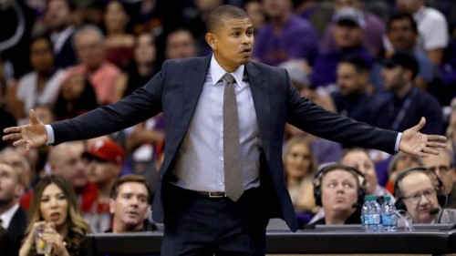 NBA pirmais atlaistais treneris: pēc drausmīgā sākuma "Suns" atbrīvo Vatsonu