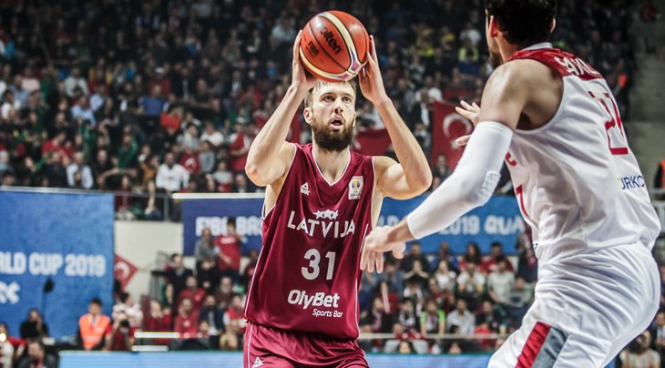 Latvijas izlasei iespēja reabilitēties svarīgā spēlē pret Turciju
