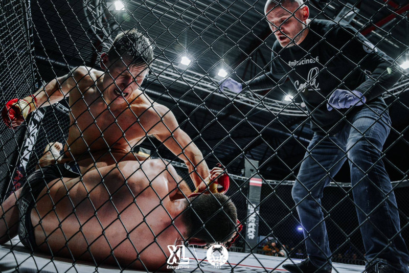 MMA cīkstonis Homjakovs turpina cīnīties bez zaudējumiem
