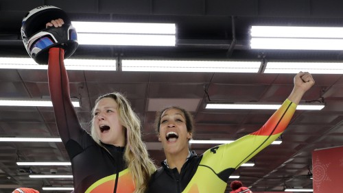 Sieviešu bobslejā triumfē vācietes, divkārtējai čempionei Hamfrīzai bronza