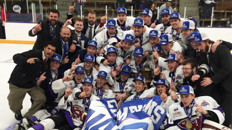 Kārlis Zirnis un vairāki latviešu hokejisti kļūst par NAHL čempioniem