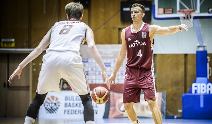 Latvijas U20 izlase izglābjas pamatlaikā, bet pagarinājumā zaudē Polijai